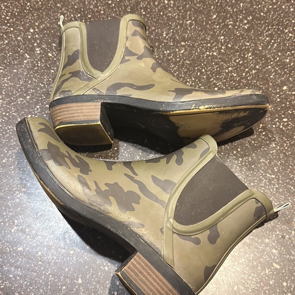 Lucky Brand Camo Print Basel H2O Chelsea Rain Boots Size 9 - Picture 5 of 5